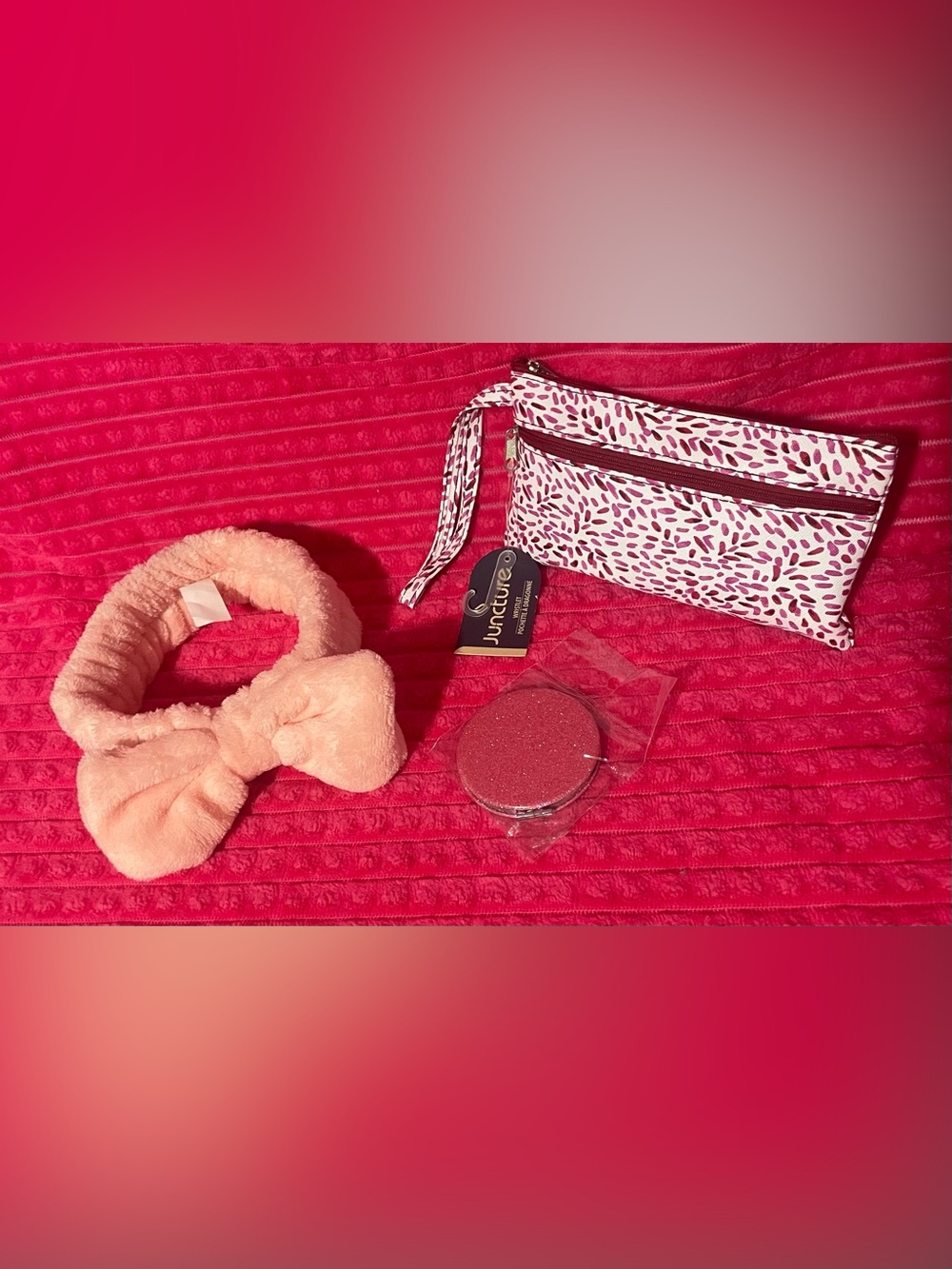 Pink Mirror Spa Face
Headband And Makeup Pouch Wristlet Set